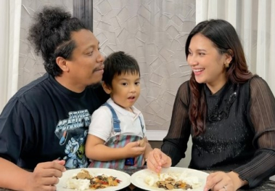 Indah Permatasari Umumkan Hamil Anak Kedua, Reaksi Arie Kriting Jadi Sorotan