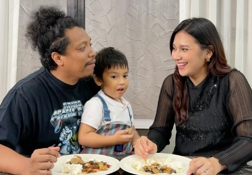 Indah Permatasari Umumkan Hamil Anak Kedua, Reaksi Arie Kriting Jadi Sorotan