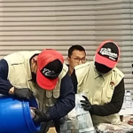 KPK Tahan Bupati Klaten, Uang Rp934 Juta dalam Tong Biru Jadi Sorotan
