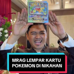 Bukan Buket Bunga, Pengantin Lempar Kartu Pokémon hingga Viral