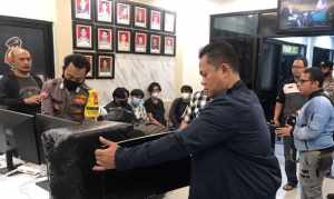 Penggerebekan Judi Online di Cijantung Jadi Sorotan, 11 Operator Ditangkap